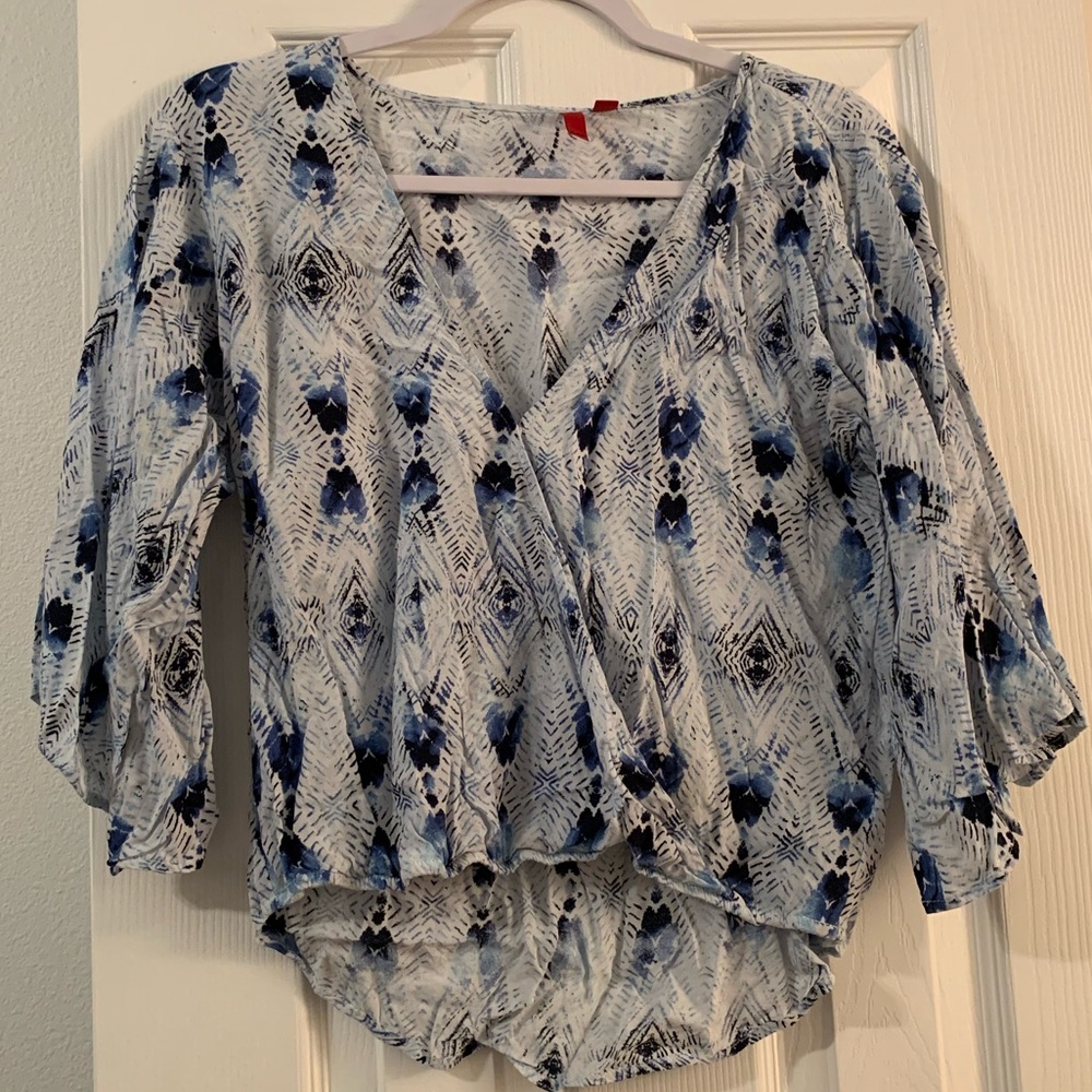 Flattering top w/ v-neck and bell sleeve.